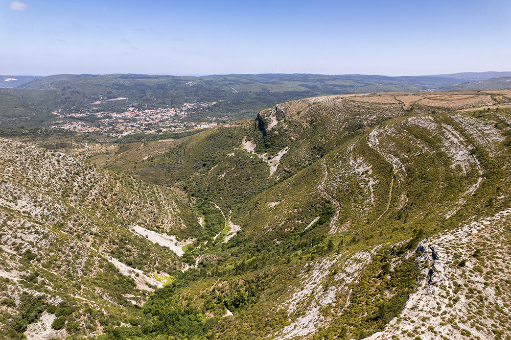 Roteiro pela Serra de Aire e Candeeiros | Moto TravelHub