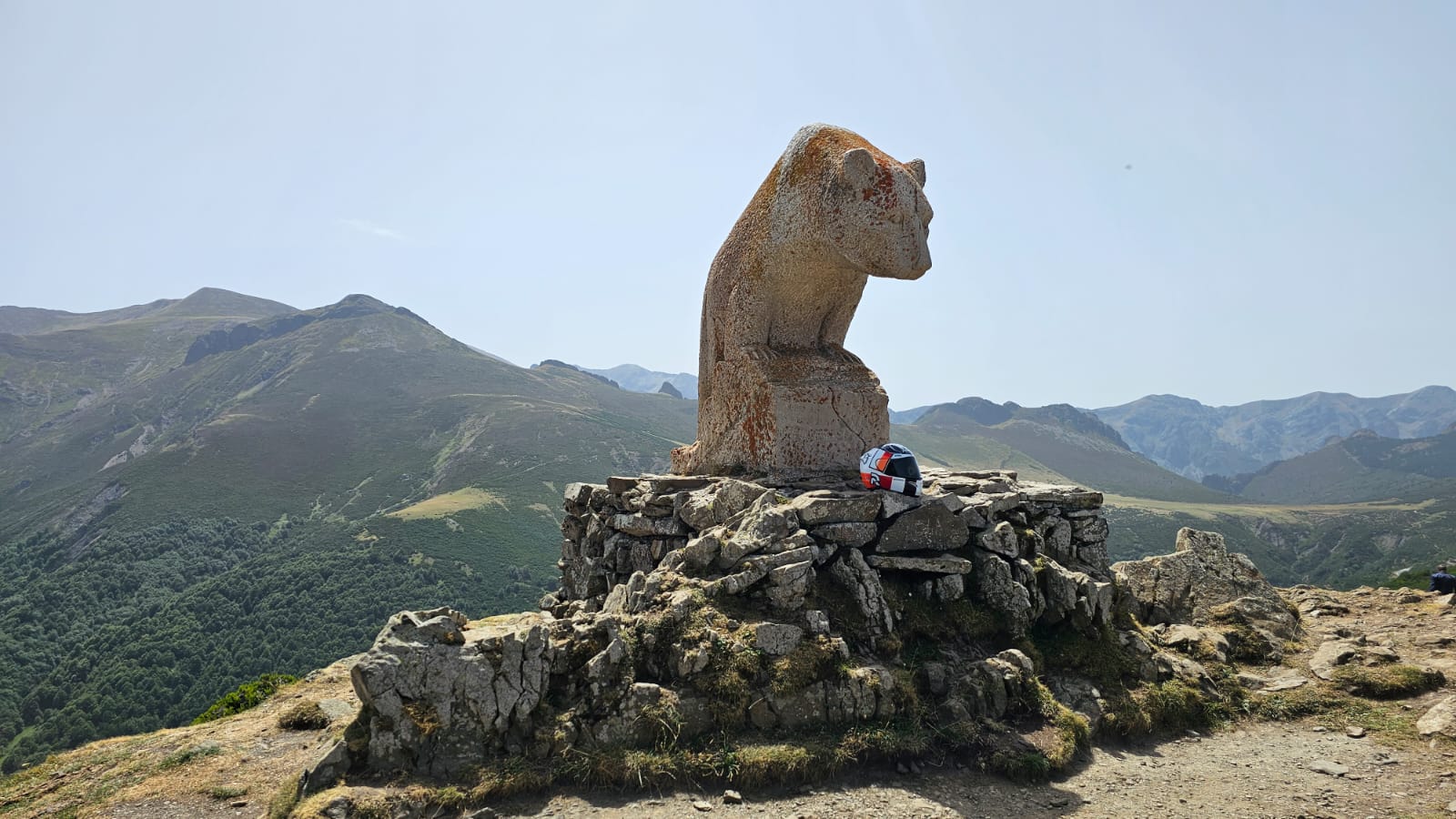 Monumento al Oso | Moto TravelHub